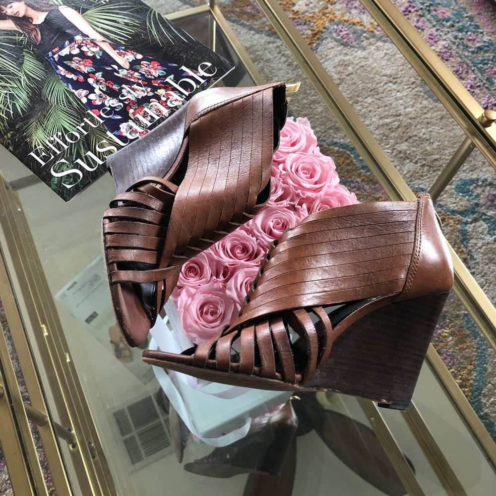 Vince Camuto wedge heel | Size 6